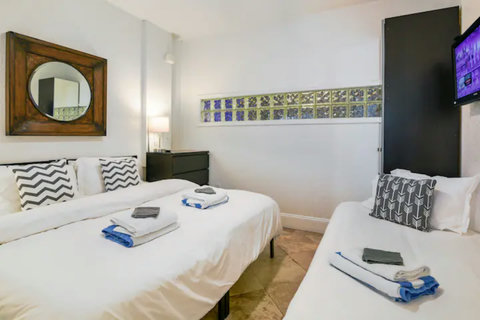 Flexible Sleeping Space - Choose between a king bed, two twin beds, or an extra single designer daybed in this stylish bedroom.