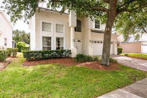 Golf Course Retreat - Stay in our inviting home with stunning views of the golf course.