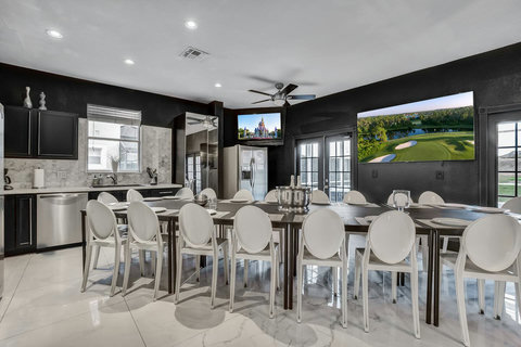 Indulge in exclusive private chef dinners in our Private Dining Room. Enjoy Philip Starck designed chairs for up to 20 persons inside and 24 persons outside, overlooking the private pool and golf course. Unwind with cocktails at the Fire Pit.