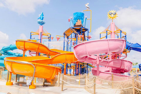 Unwind Near Disney World - Just 7.5 miles away from Margaritaville, & Promenade at Sunset Walk, Gloria Estefan's Kitchen with Live Music 6 nights a week (Tue-Sun),  and Island H2O Water Park, the perfect spots for endless enjoyment.