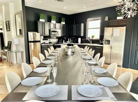 Indulge in exclusive private chef dinners in our Private Dining Room. Enjoy Philip Starck designed chairs for up to 20 persons inside and 24 persons outside, overlooking the private pool and golf course. Unwind with cocktails at the Fire Pit.
