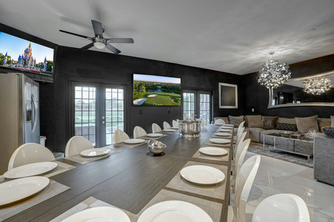 Indulge in exclusive private chef dinners in our Private Dining Room. Enjoy Philip Starck designed chairs for up to 20 persons inside and 24 persons outside, overlooking the private pool and golf course. Unwind with cocktails at the Fire Pit.
