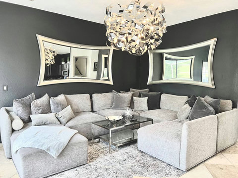 Enjoy our cozy and inviting living room with an open floor plan, perfect for socializing with a connected dining room. Start with cocktails and savor a modern social atmosphere for your family gathering, bachelor/birthday party, or corporate retreat.