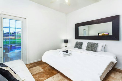 Elegant Bedroom with Flexible Bedding - Enjoy a comfortable king bed or two twins with high thread count bed linen.