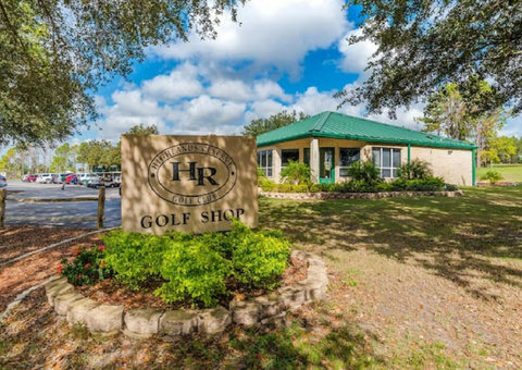 Highlands Reserve Golf Clubhouse On-Site: Experience golfing excellence right at your doorstep.