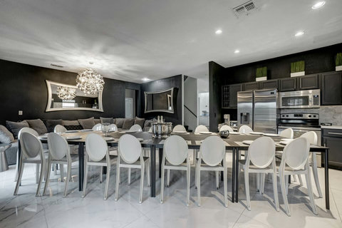 Indulge in exclusive private chef dinners in our Private Dining Room. Enjoy Philip Starck designed chairs for up to 20 persons inside and 24 persons outside, overlooking the private pool and golf course. Unwind with cocktails at the Fire Pit.
