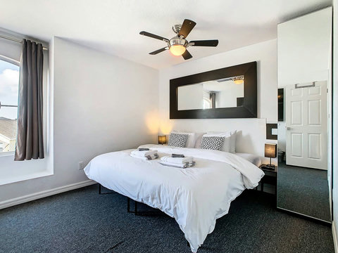 Elegant Bedroom with Flexible Bedding - Enjoy a comfortable king bed or two twins with high thread count bed linen.