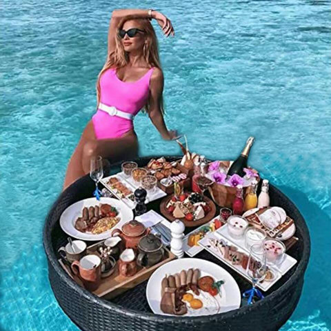 Enjoy your morning breakfast, lunch or dinner in the pool or during one of our special picks for private chef dinner experience. The choice is yours. 