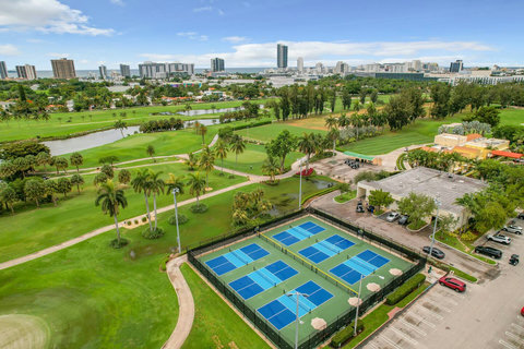 Complimentary Pickleball Courts at Miami Beach Golf Club