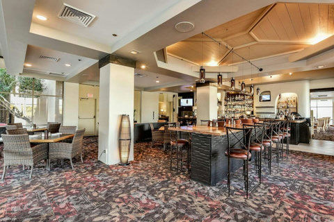 Lakefront Lounge Bar Delight: Experience a beautiful Resort with a Resort Lakefront Lounge Bar only 100 yards away. Enjoy the privacy of a Private Villa and access to Resort Amenities, including the Resort Pool nearby.