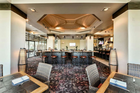 Lakefront Lounge Bar Delight: Experience a beautiful Resort with a Resort Lakefront Lounge Bar only 100 yards away. Enjoy the privacy of a Private Villa and access to Resort Amenities, including the Resort Pool nearby.
