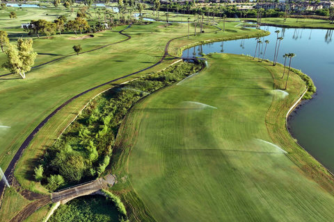 Ultimate Resort Experience: Stay in a beautiful Resort Villa within walking distance to world-class golf resort courses and the Resort Lake. Enjoy the privacy of a Private Villa and access to Resort Amenities, including the Resort Pool nearby.
