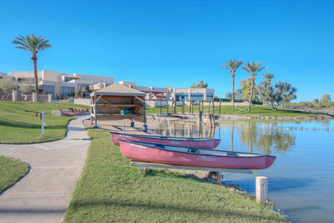 Lakefront Adventure Awaits: Stay in a beautiful Resort Villa within walking distance to lakefront kayaks, less than 100 yards away. Enjoy the privacy of a Private Villa and access to Resort Amenities, including the Resort Pool nearby.