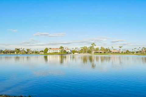 Ultimate Resort Experience: Stay in a beautiful Resort Villa within walking distance to world-class golf resort courses and the Resort Lake. Enjoy the privacy of a Private Villa and access to Resort Amenities, including the Resort Pool nearby.