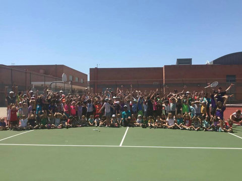 Your Tennis Haven: Less than a stone's throw away from our villa (about 50 yards) to the onsite Tennis Academy with 4 tennis courts and a Tennis Pro Shop at the world-famous Seth Korey Tennis Academy, Scottsdale.