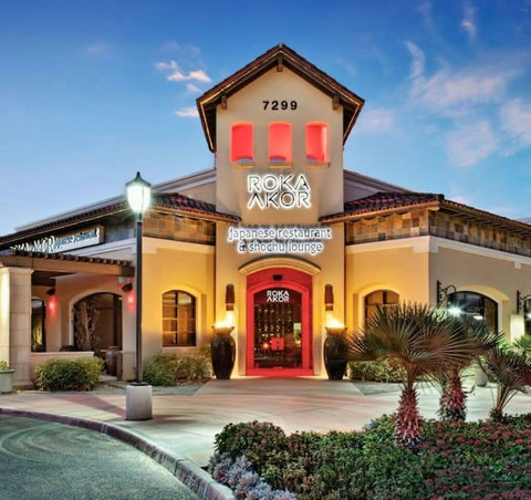 Stroll to Top Dining: Walk to many top restaurants, cafes & bars from our villa.