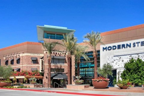 Prime Location: Only 5 minutes from Scottsdale OLD TOWN. Conveniently situated between Old Town & Scottsdale Quarters.