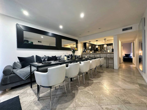 Welcome to Entertaining Modern Living! Gather in this spacious Dining & Bar Lounge with a long table for larger groups. Enjoy the 70-inch 4K Smart TV and step outside to the outdoor SPA patio. Perfect for memorable moments with family & friends!
