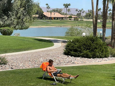 Step into our villa's backyard with panoramic views of Scottsdale's largest lake, mountains, and the Palm Course at McCormick Ranch Golf Club. Complete with a clubhouse, driving range, golf academy, perfect for relaxation, reading, and sun lounging.