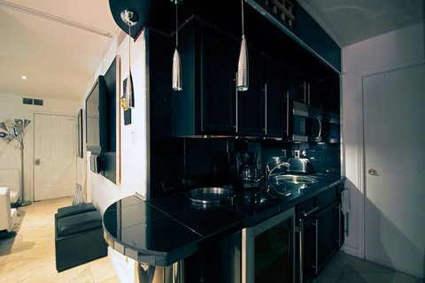 Entertaining Kitchen Bar for food or drink preparations. Cheers to good times!
