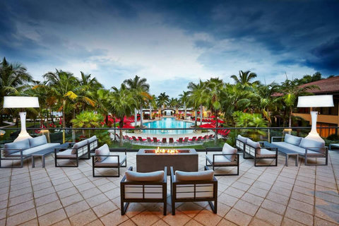 A taste of paradise! Experience our elegant home at PGA National, Palm Beach Gardens, a haven of luxury and comfort.