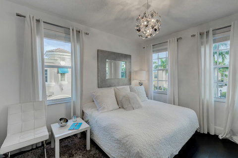 Experience our elegant bedroom, where you can choose between 1 King or 2 Twin beds for your perfect slumber.