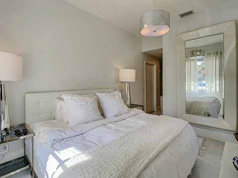 Experience our elegant bedroom, where you can choose between 1 King or 2 Twin beds for your perfect slumber.