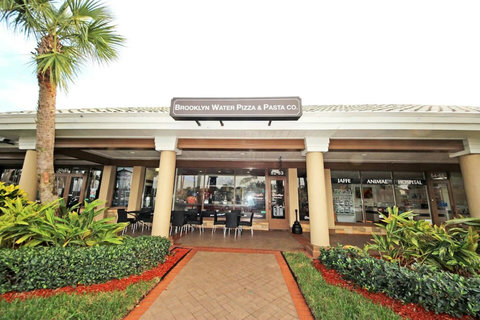 Explore the shops! Stay in our chic home, near PGA National Shopping, where an array of stores invites you to discover.