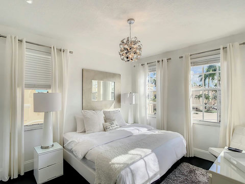 Experience our elegant bedroom, where you can choose between 1 King or 2 Twin beds for your perfect slumber.