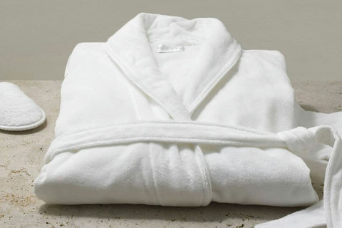 Step into comfort! Stay in our chic home, with bathrooms adorned with SPA robes & slippers for an unparalleled bathing experience.