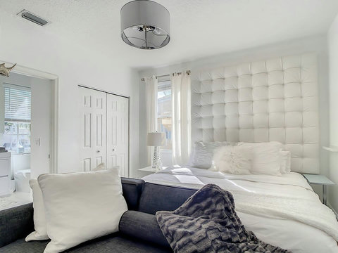 Experience our elegant bedroom, where you can choose between 1 King or 2 Twin beds for your perfect slumber.