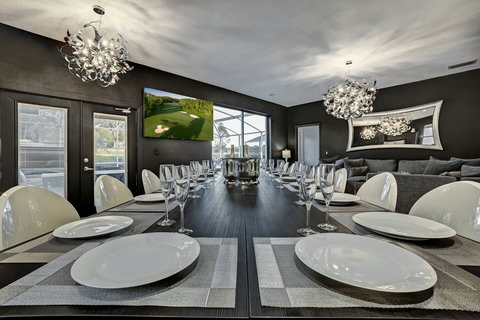 Indulge in exclusive private chef dinners in our Private Dining Room. Enjoy Philip Starck designed chairs for up to 20 persons inside and 24 persons outside, overlooking the private pool and golf course. Unwind with cocktails at the Fire Pit.
