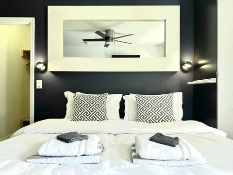 Choose between 1 King Bed or 2 Twin Beds and relax on the cozy daybed for a restful stay.
