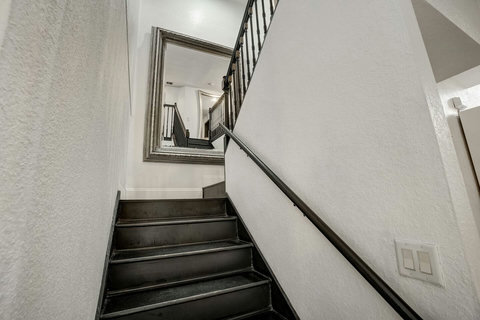 Reflect elegance on every step with our stunning staircase landing mirror. Elevate your home decor with this architectural masterpiece!
