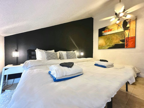 Choose between 1 King Bed or 2 Twin Beds for a restful and customizable stay.