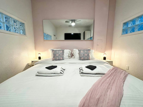 Choose between 1 King Bed or 2 Twin Beds. 