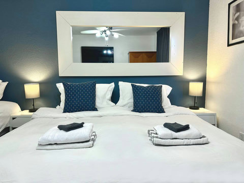 Choose between 1 King Bed or 2 Twin Beds and one extra Twin Bed. 