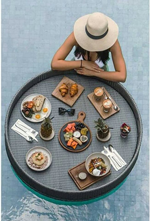 Enjoy your morning breakfast, lunch or dinner in the pool or during one of our special picks for private chef dinner experience. The choice is yours. 