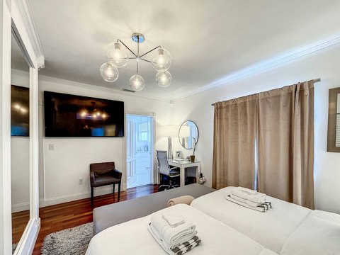 Bedrooms with 1 King or 2 Twin Beds  