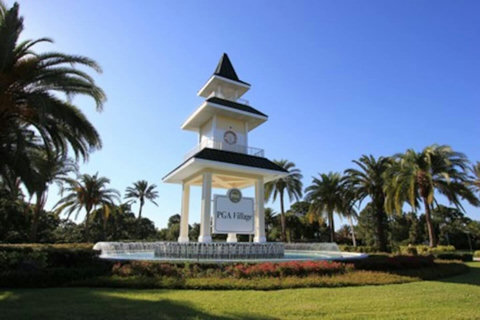 Discover the luxury of PGA Village Resort, your ultimate destination for an unforgettable stay at our home.
