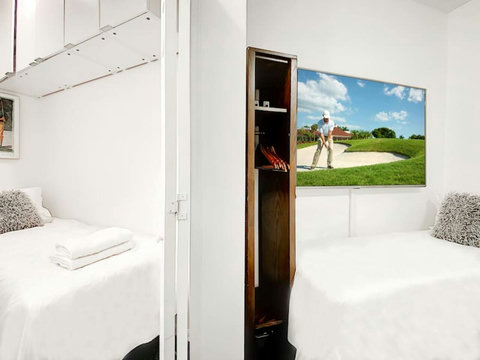 An extra sleeping den with 1 Single Bed next to Bedroom Nr 1. 24-inch Smart TV, and closet.
