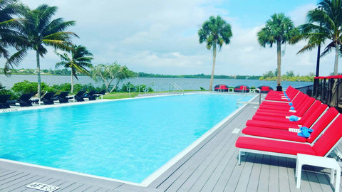 While Pool is being renovated at Golf Villas so we include a one day for 2 pers All-Inclusive Resort Pass at this nearby BayResort 10 am-5 pm incl:  Infinity Pool, Hottub, Splash Park, Lounge chairs/daybeds, open bar, lunch buffet. Inquire to reserve