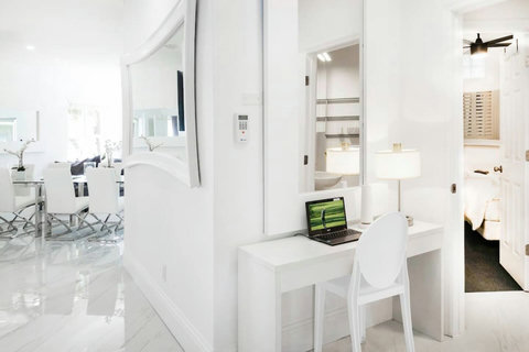 Step into a stylish entry foyer featuring a convenient laptop workstation and complimentary WiFi.
