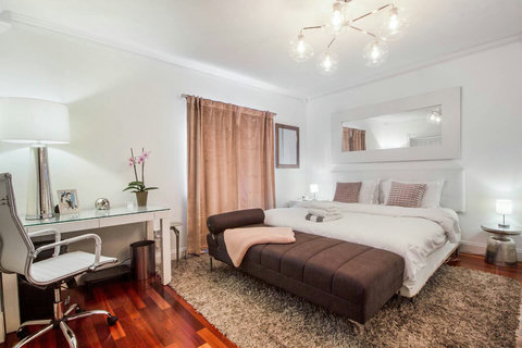 Bedrooms with 1 King or 2 Twin Beds  