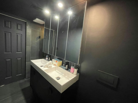 Experience modern luxury in Bathroom Nr 2, featuring a stand-alone shower and dual sinks for a sleek and contemporary bathing experience.
