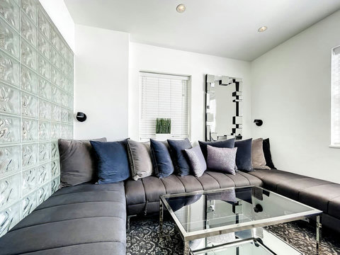 A versatile delight! Discover the 7th bedroom or Livingroom (depending on the bed set up), a bright space with a 75-in Smart TV, oversized window & partial city view. Your peaceful escape in South Beach's lively Art Deco District.