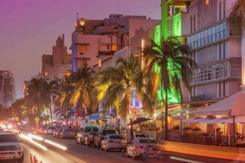 Welcome to Ocean Drive! Immerse yourself in its Art Deco neon signs, located in the lively heart of South Beach.