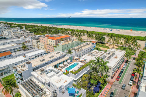 Beachfront Bliss building - Step into South Beach's Lummus Park Beach, right outside our building, for an unforgettable coastal experience.
