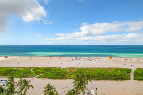 Beachfront Bliss building - Step into South Beach's Lummus Park Beach, right outside our building, for an unforgettable coastal experience.
