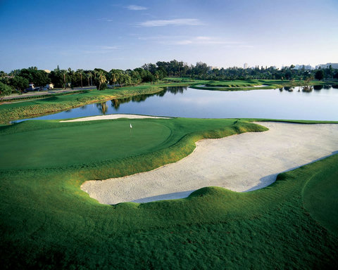 Experience South Beach America's Rivera and Miami Beach Golf Club located next to the Convention Center and just blocks from the beach. Enjoy complimentary Pickle Ball Tennis and a short game golf chip-n-put course at the club.
